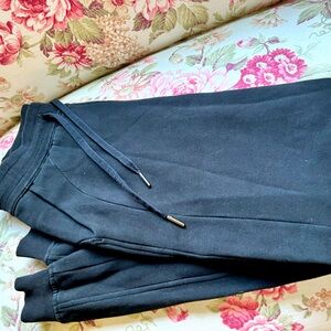 Lululemon black scuba 🤿 joggers/size 2